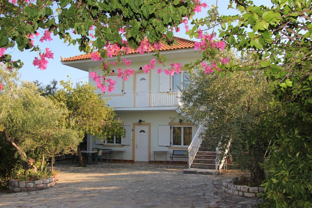 Kómboi Eleni Houses מראה חיצוני תמונה