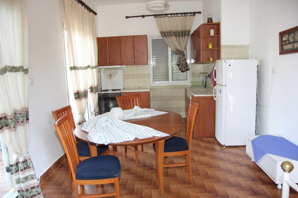 Kómboi Eleni Houses מראה חיצוני תמונה