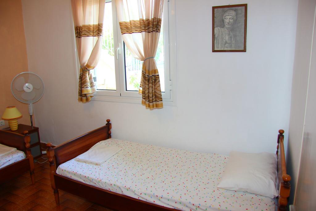 Kómboi Eleni Houses מראה חיצוני תמונה