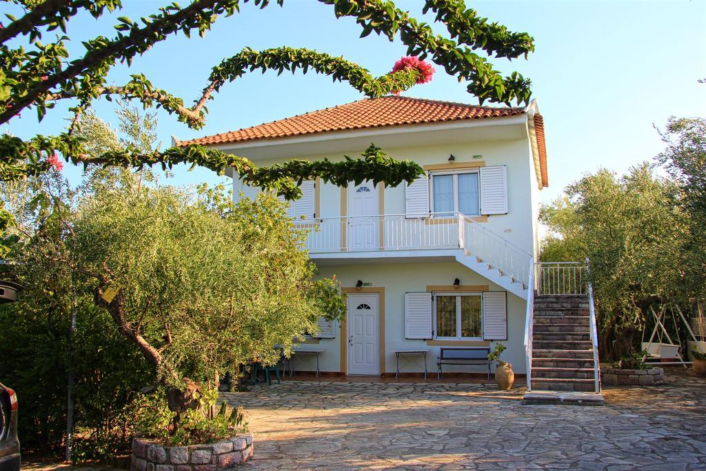 Kómboi Eleni Houses מראה חיצוני תמונה